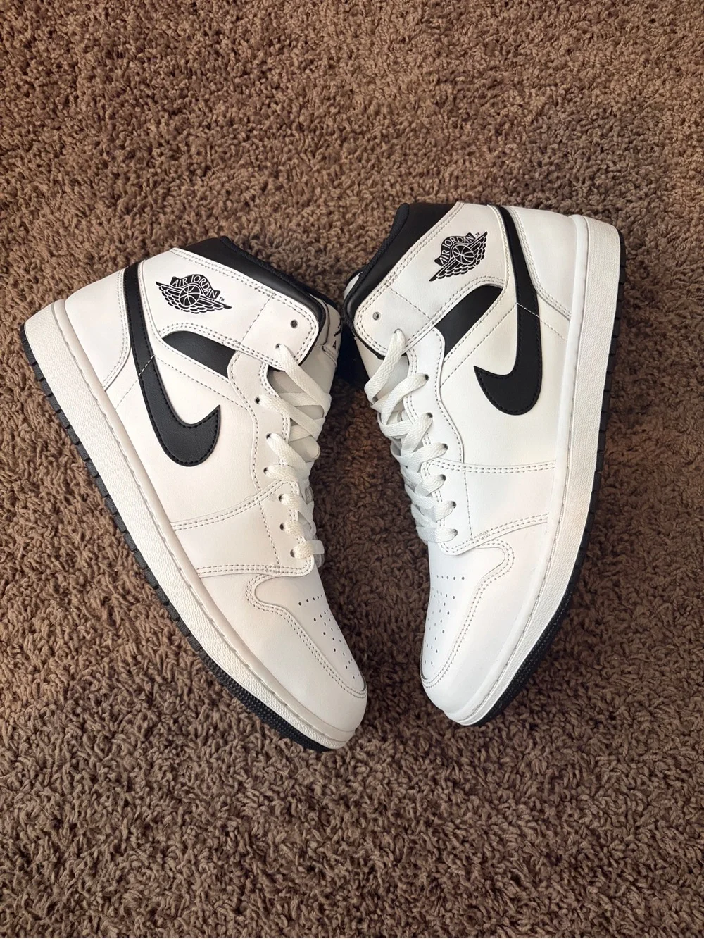 Jordan 1 mid white black